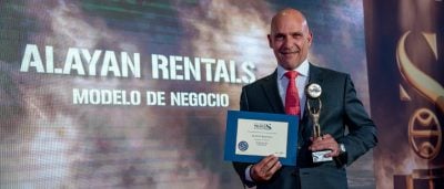 Pedro Torres con el premio El Suplemento 2026
