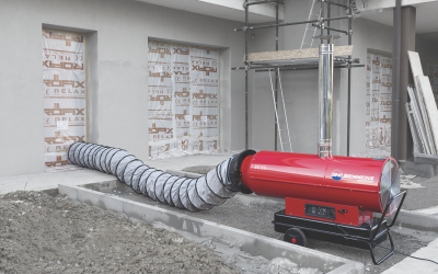 Generatore di aria calda installato per riscaldare una casa in costruzione