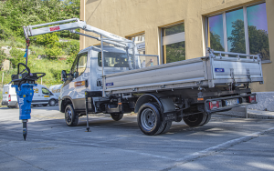 Noleggio autocarro con gru a 3 posti