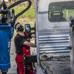 Autocarro con gru per lavori edili