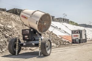 Cannone abbattimento polveri Generac Dust Fighter 7500 su carrello stradale in cantiere a noleggio Alayan Rentals