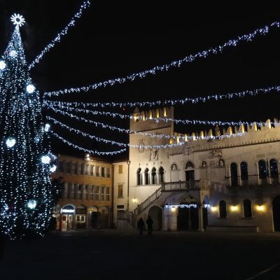 centro città addobbato con luminarie natalizie Alayan (CGTE) Noleggio