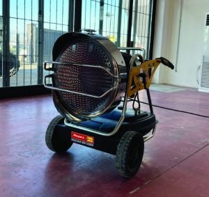 Diesel-Infrarot-Heizstrahler Master XL 91 mit glühendem kreisförmigem Reflektor und Fahrgestell zur Miete – Alayan Rentals
