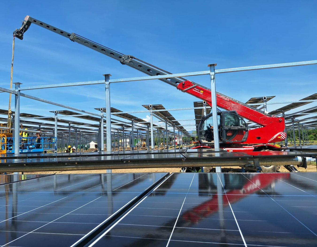 Alayan Rentals Magni rotating telehandler with extended boom for solar panel installation Alayan Rental